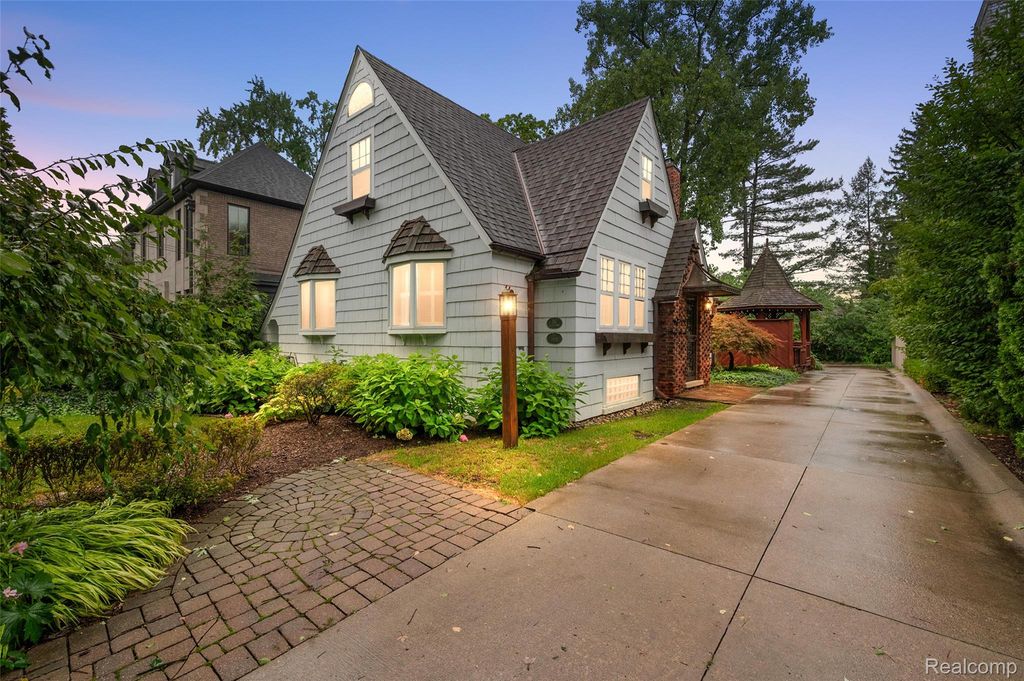 367 Baldwin Road, Birmingham, MI 48009