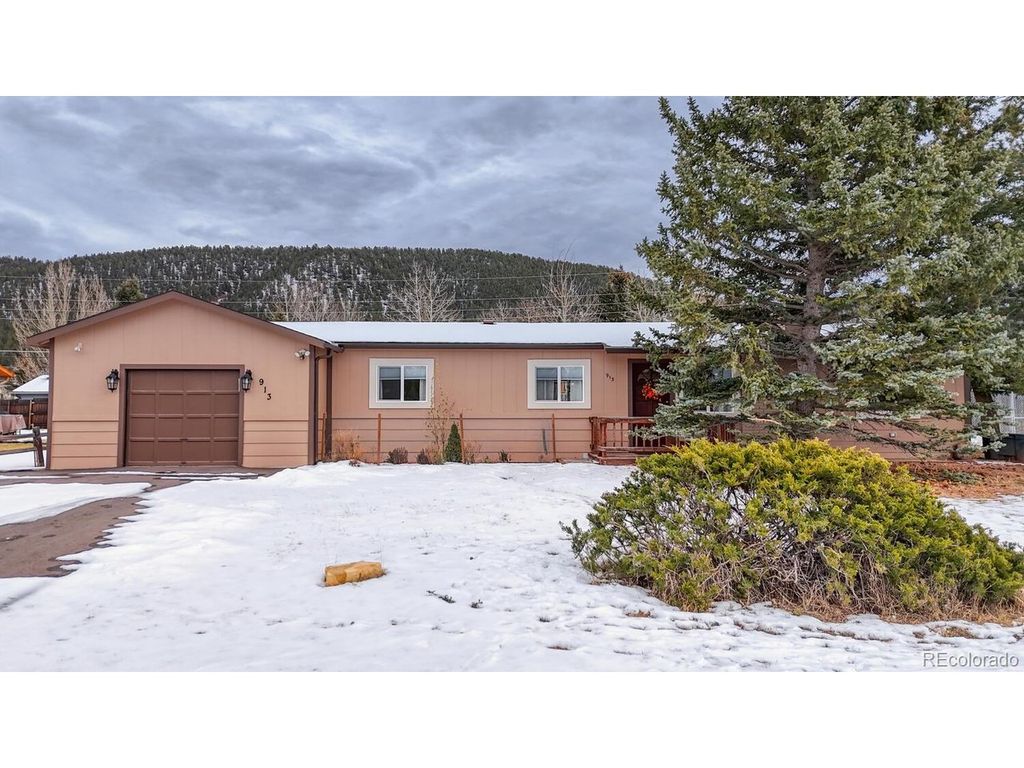 913 N Baldwin St, Woodland Park, CO 80863