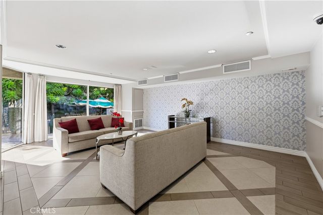 4501 Cedros Avenue 330, Sherman Oaks, CA 91403