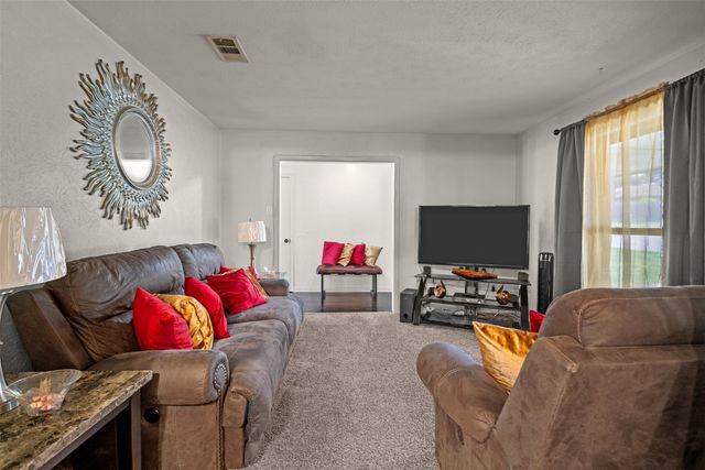 316 Brookwood Drive, Desoto, TX 75115