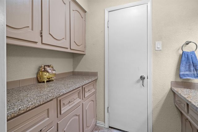 316 Brookwood Drive, Desoto, TX 75115