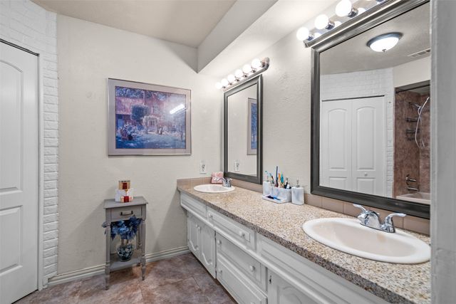 316 Brookwood Drive, Desoto, TX 75115