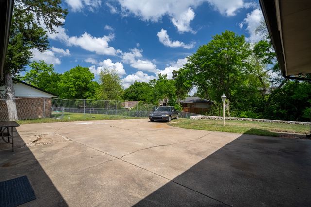 316 Brookwood Drive, Desoto, TX 75115