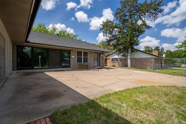 316 Brookwood Drive, Desoto, TX 75115