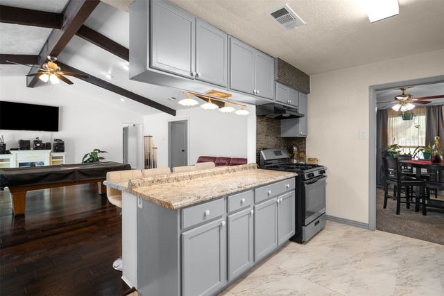 316 Brookwood Drive, Desoto, TX 75115