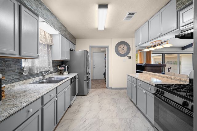 316 Brookwood Drive, Desoto, TX 75115