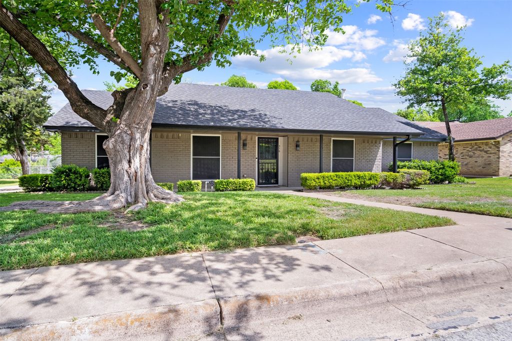 316 Brookwood Drive, Desoto, TX 75115