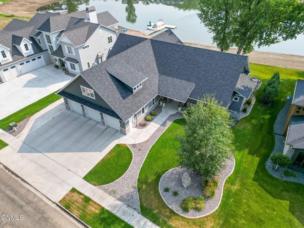 2607 Langer Lane, Bismarck, ND 58504 photo 2