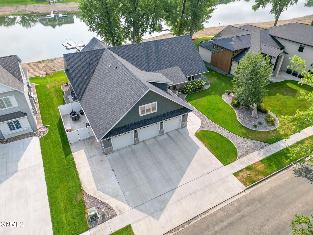 2607 Langer Lane, Bismarck, ND 58504 photo 5