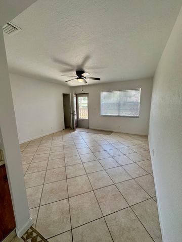 8698 SE Hobe Ridge Avenue, Hobe Sound, FL 33455