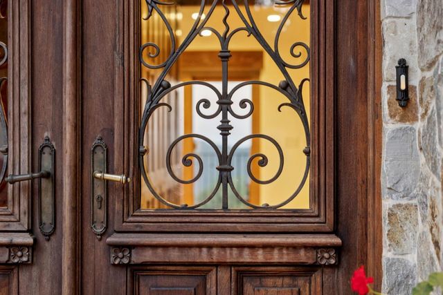 25200 Loma Prieta Avenue, Los Gatos, CA 95033