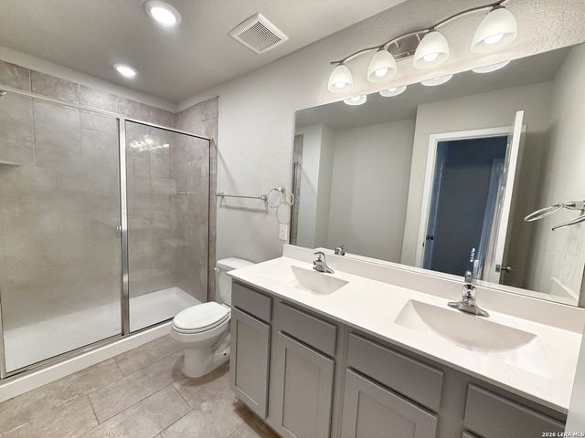 2432 Ayers Dr, Seguin, TX 78155