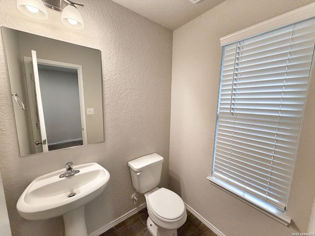 2432 Ayers Dr, Seguin, TX 78155