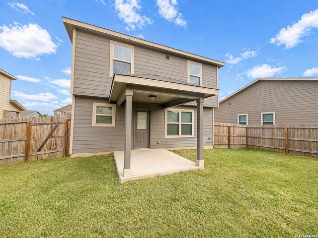 2432 Ayers Dr, Seguin, TX 78155