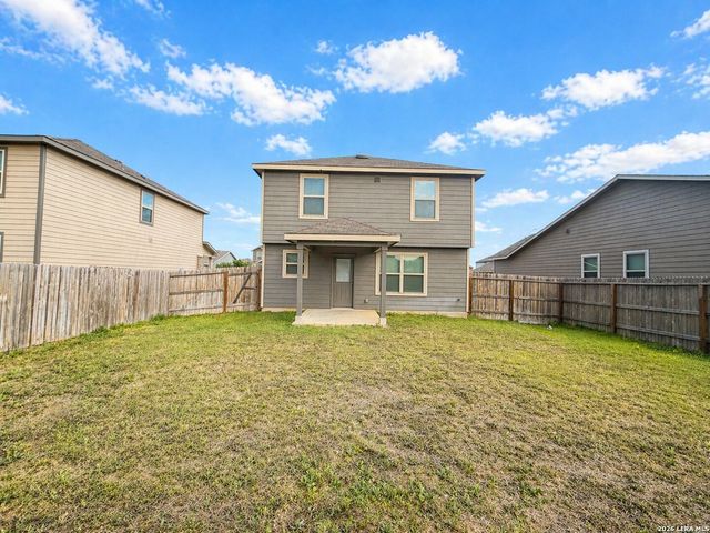 2432 Ayers Dr, Seguin, TX 78155
