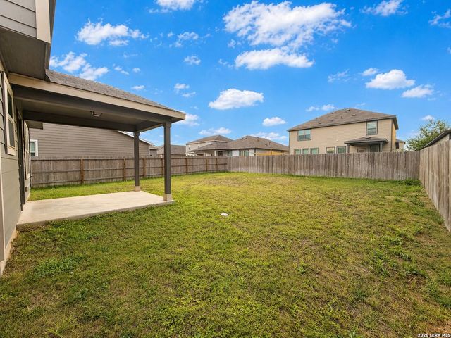 2432 Ayers Dr, Seguin, TX 78155