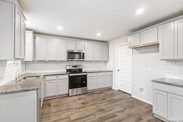 2432 Ayers Dr, Seguin, TX 78155
