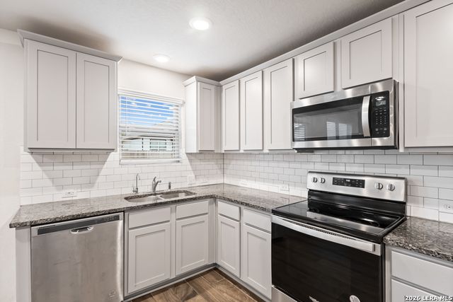 2432 Ayers Dr, Seguin, TX 78155