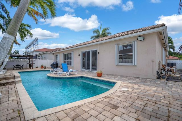 5374 SW 33rd Ave, Hollywood, FL 33312