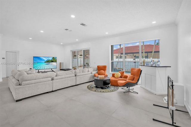 5374 SW 33rd Ave, Hollywood, FL 33312