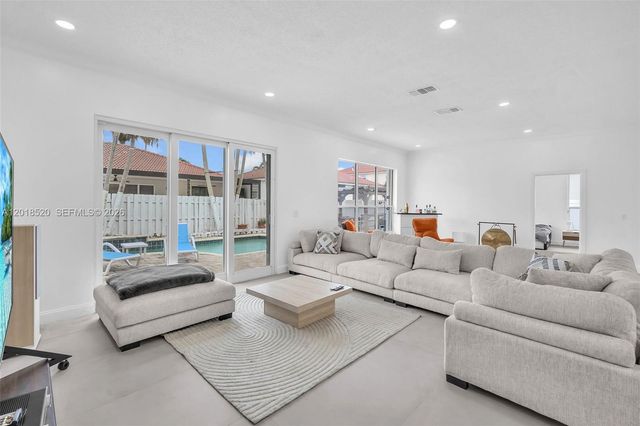 5374 SW 33rd Ave, Hollywood, FL 33312