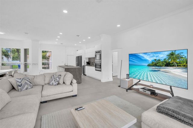 5374 SW 33rd Ave, Hollywood, FL 33312