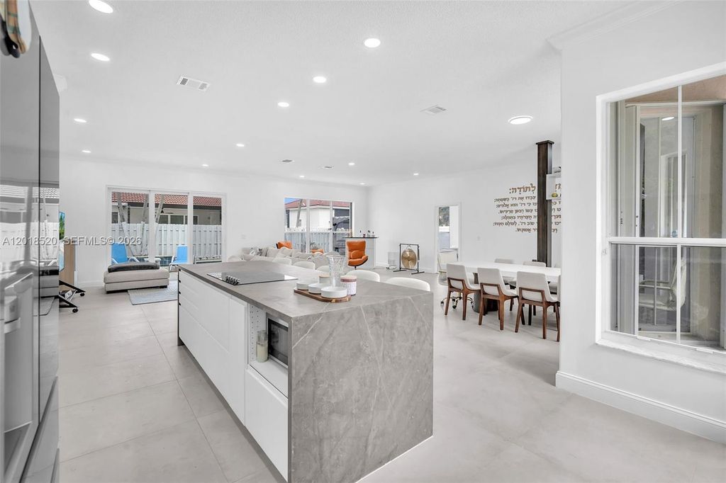 5374 SW 33rd Ave, Hollywood, FL 33312