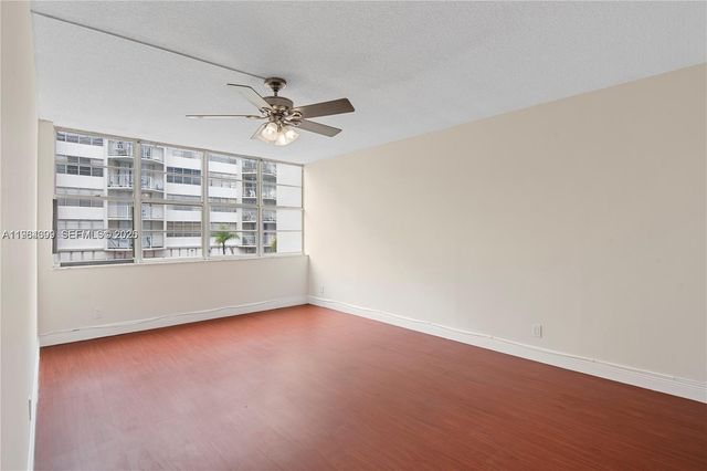 16740 NE 9th Ave 204, North Miami Beach, FL 33162