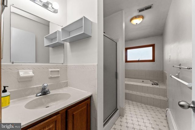 745 TENNYSON DR, Warminster, PA 18974