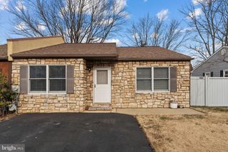 745 TENNYSON DR, Warminster, PA 18974