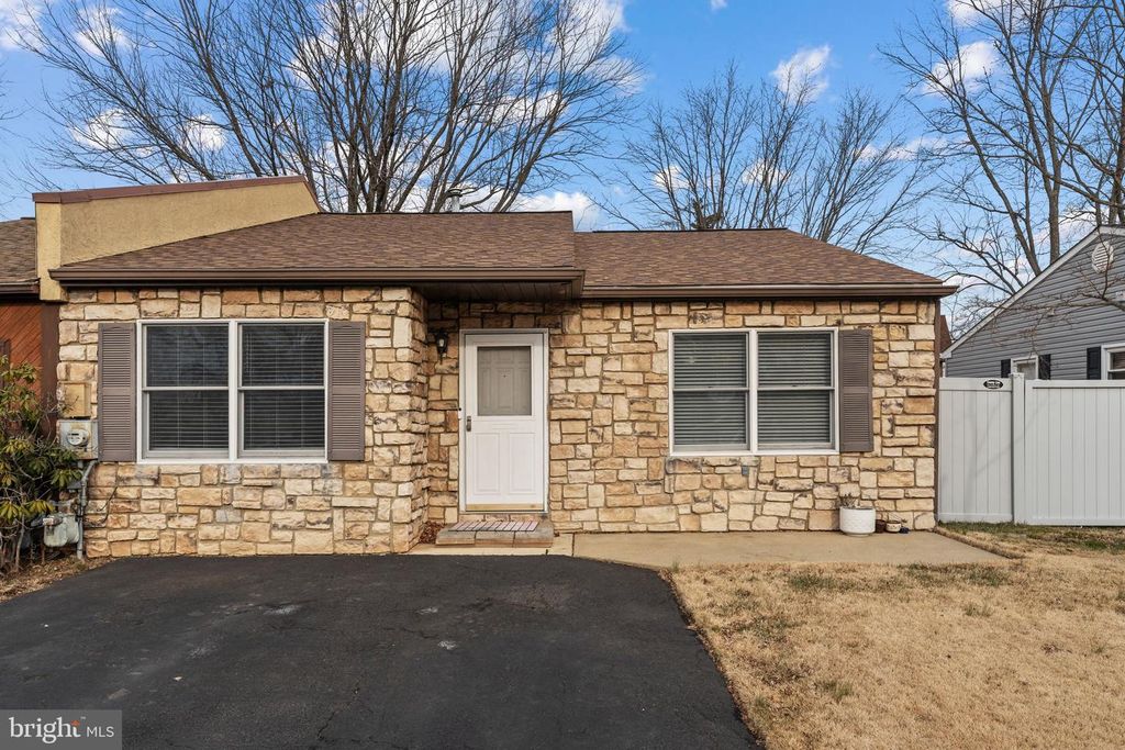 745 TENNYSON DR, Warminster, PA 18974