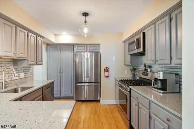 23 Rock Creek Woods Dr, Lambertville City, NJ 08530