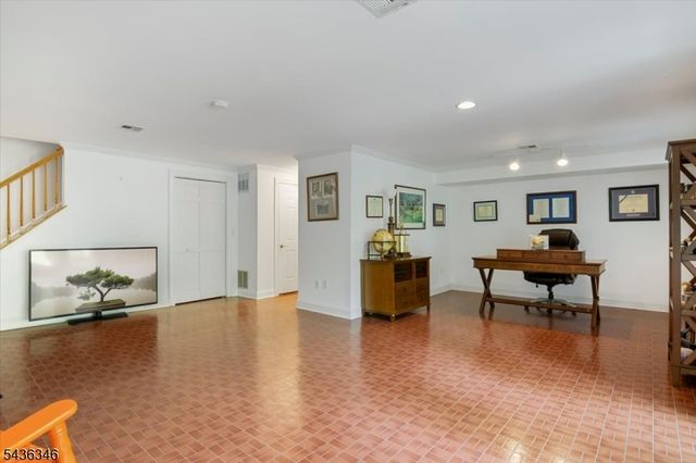 23 Rock Creek Woods Dr, Lambertville City, NJ 08530