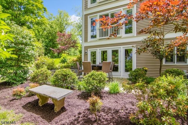 23 Rock Creek Woods Dr, Lambertville City, NJ 08530