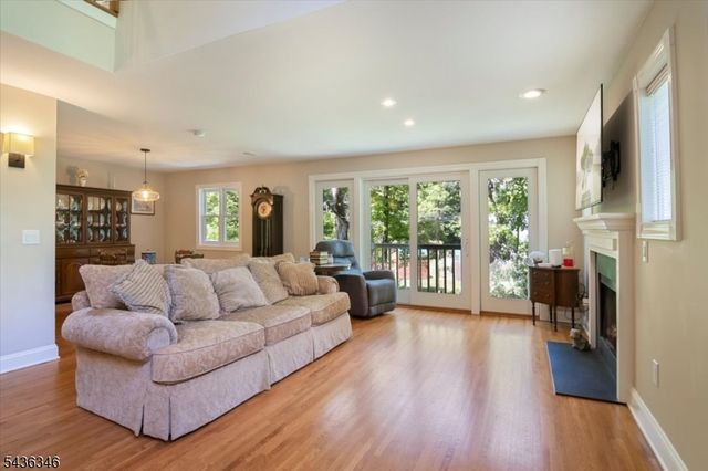 23 Rock Creek Woods Dr, Lambertville City, NJ 08530