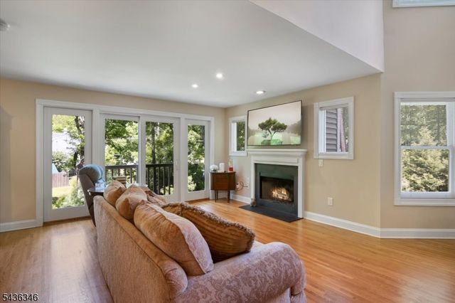 23 Rock Creek Woods Dr, Lambertville City, NJ 08530