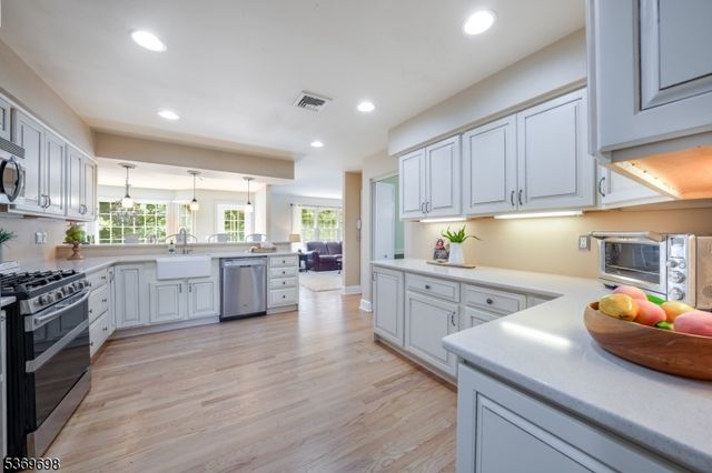 390 Forest Hill Way, Mountainside Boro, NJ 07092