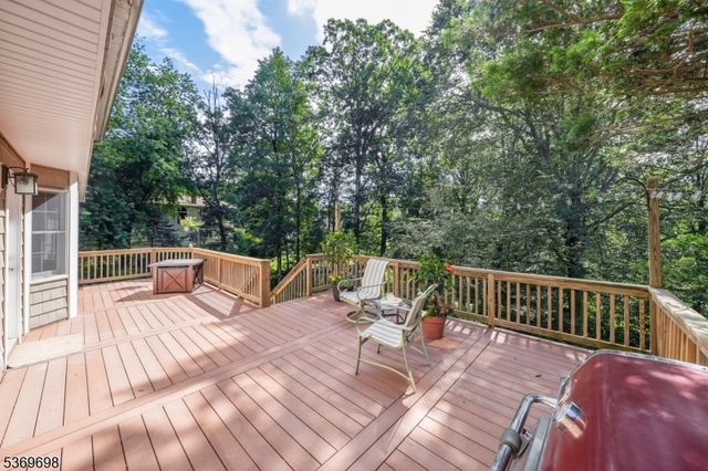 390 Forest Hill Way, Mountainside Boro, NJ 07092