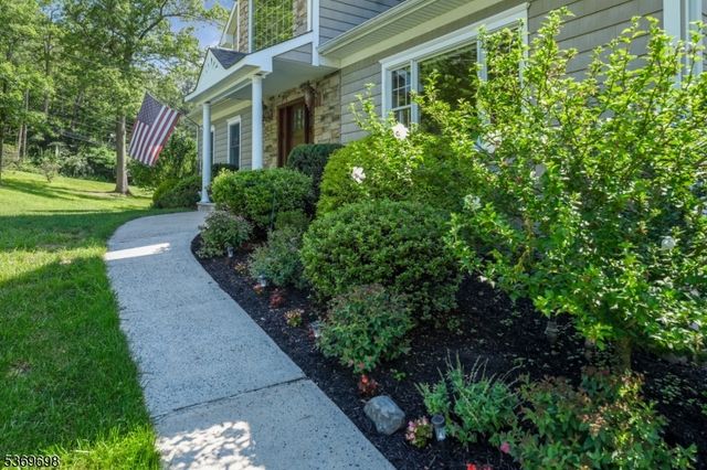 390 Forest Hill Way, Mountainside Boro, NJ 07092
