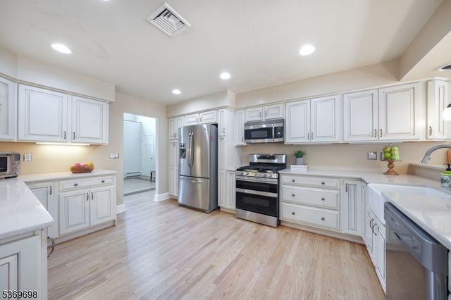 390 Forest Hill Way, Mountainside Boro, NJ 07092
