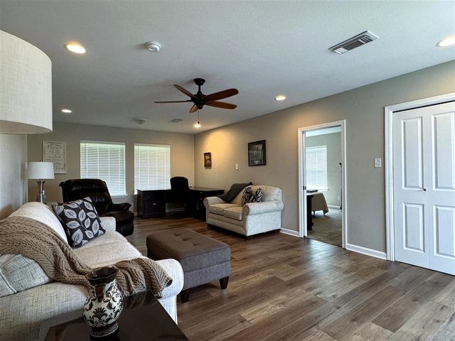 405 McKinley Street, Westlake, LA 70669