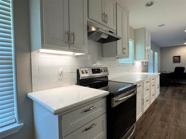 405 McKinley Street, Westlake, LA 70669