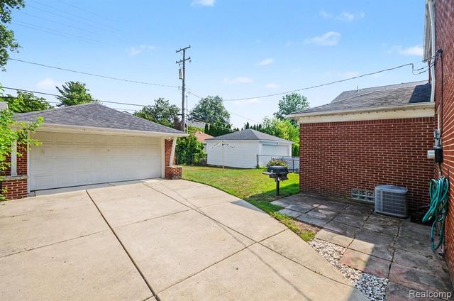 1043 Claremont Street, Dearborn, MI 48124