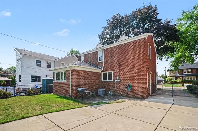 1043 Claremont Street, Dearborn, MI 48124