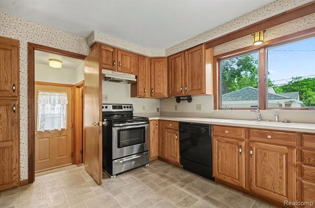 1043 Claremont Street, Dearborn, MI 48124