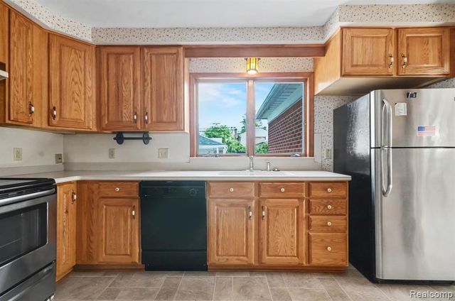 1043 Claremont Street, Dearborn, MI 48124