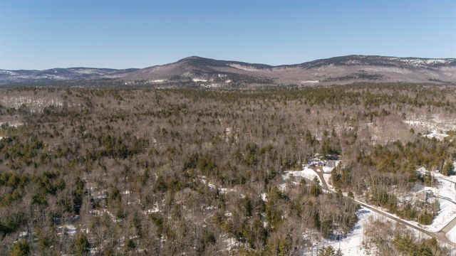 17 Hummock Lane, Grantham, NH 03753