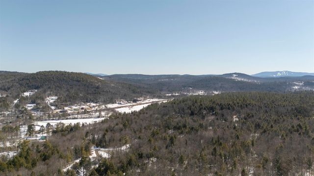 17 Hummock Lane, Grantham, NH 03753