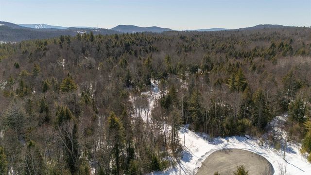 17 Hummock Lane, Grantham, NH 03753