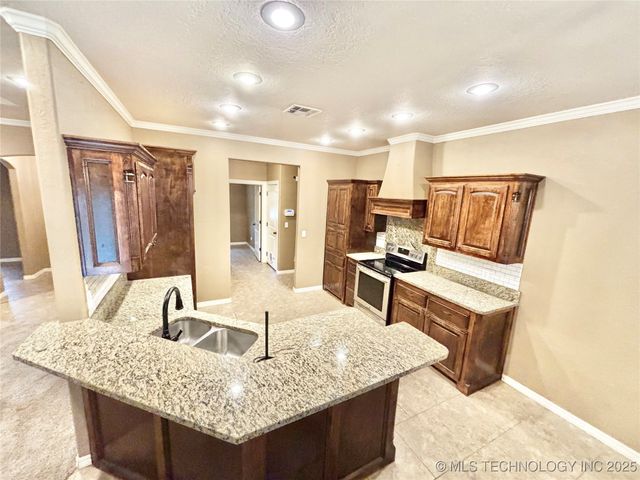 1714 E Old Military Road, Stigler, OK 74462